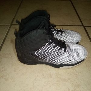 Boy's basketball shoes